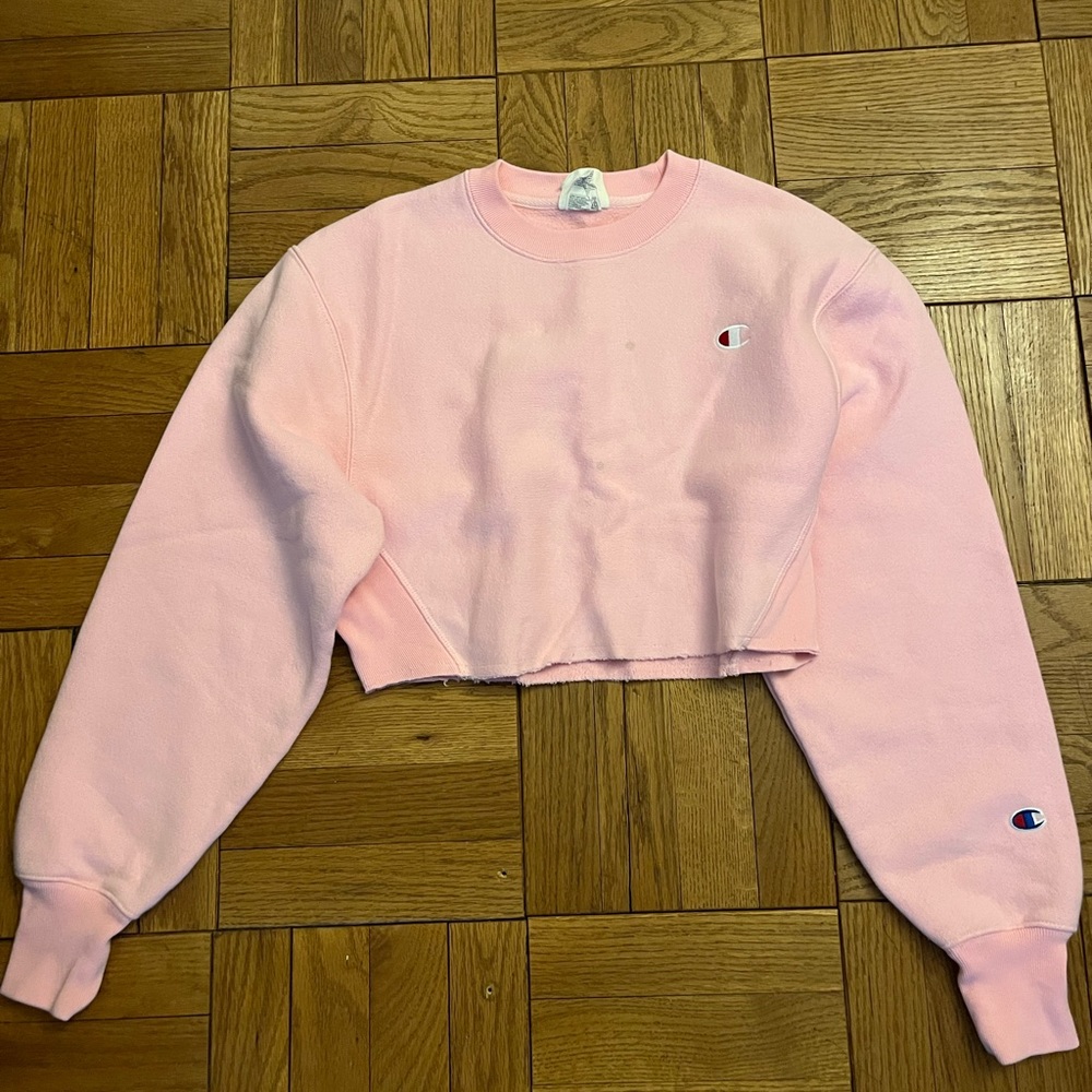 Champion cropped pink crewneck size x-small (LIKE NEW)